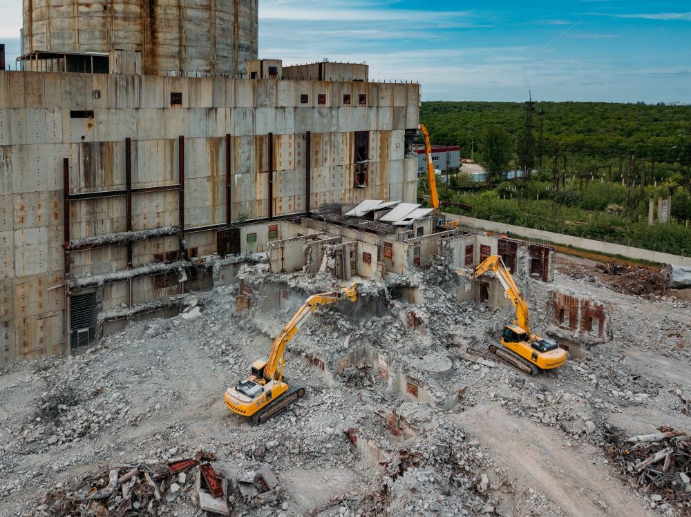 How a Demolition Company Decommissioned Industrial Sites How a Demolition Company Decommissioned Industrial Sites